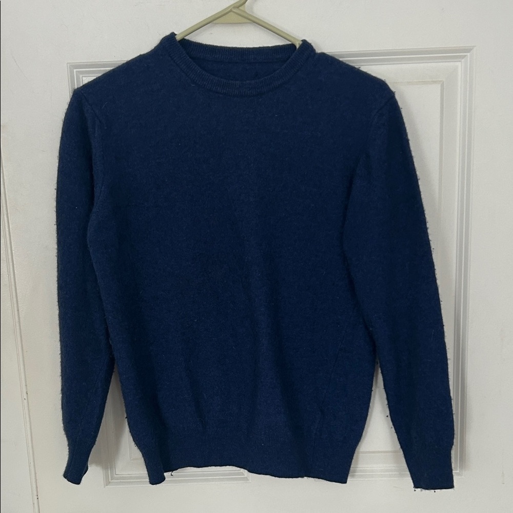Banana republic Women’s blue crewneck sweater size medium wool cashmere blend